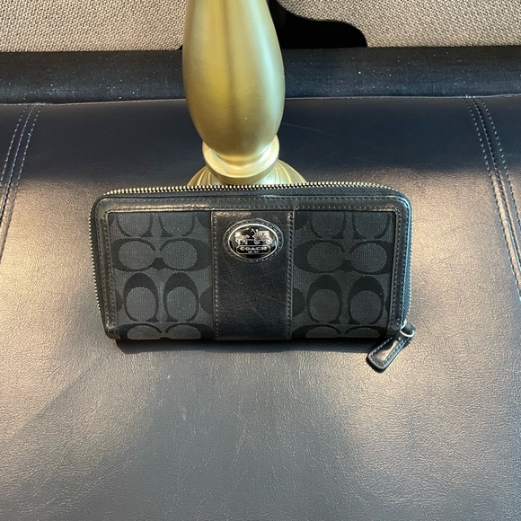 Coach Zipper Wallet - Picture 10 of 11